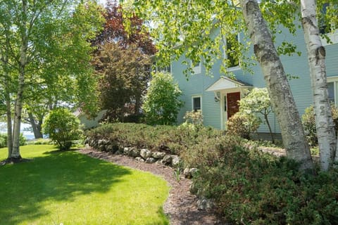Property building, Day, Natural landscape, Garden, Garden view