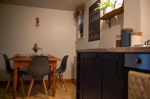Dining area, kitchen