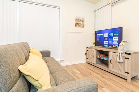 Newly Remodeled 2B1B House on Historic Route 66 House in Glendora