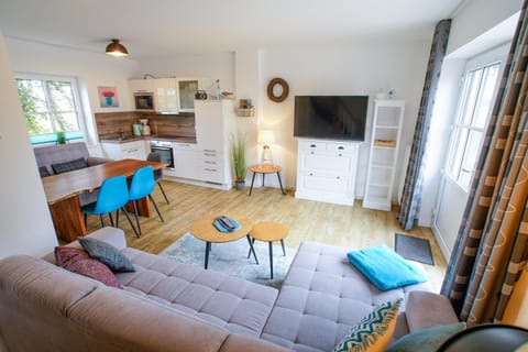TV and multimedia, Kitchen or kitchenette, Living room, Dining area
