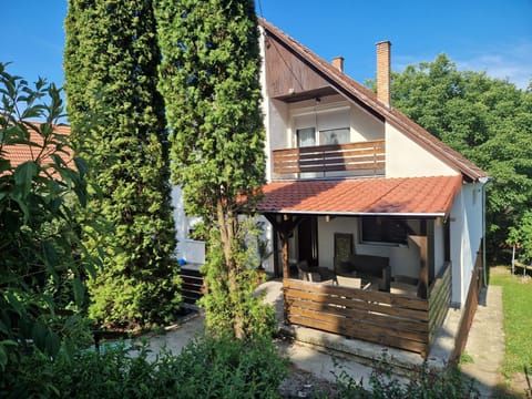 Property building, Day, Garden