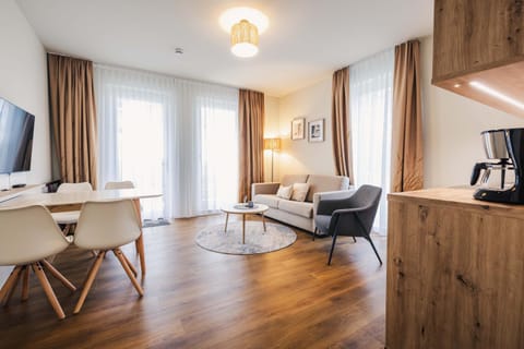 TV and multimedia, Kitchen or kitchenette, Living room, Seating area, Dining area