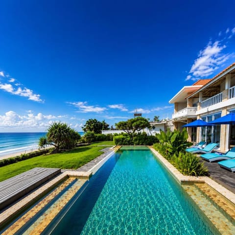 Property building, Sea view, Swimming pool