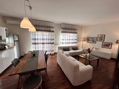 Communal lounge/ TV room, Seating area, Dining area
