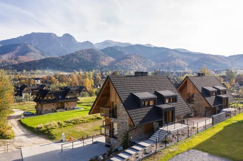 Property building, Spring, Day, Neighbourhood, Natural landscape, Bird's eye view, Mountain view