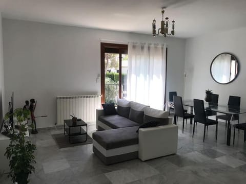 Haut de maison tout confort avec jardin et balcons Apartment in Carnoux-en-Provence