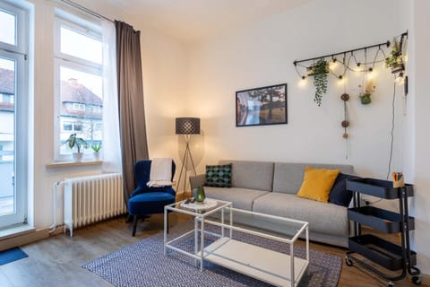 Living room, Decorative detail, Seating area, internet