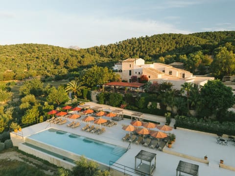 Property building, Facade/entrance, Natural landscape, Mountain view, Swimming pool