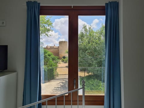 TV and multimedia, Bedroom, Landmark view