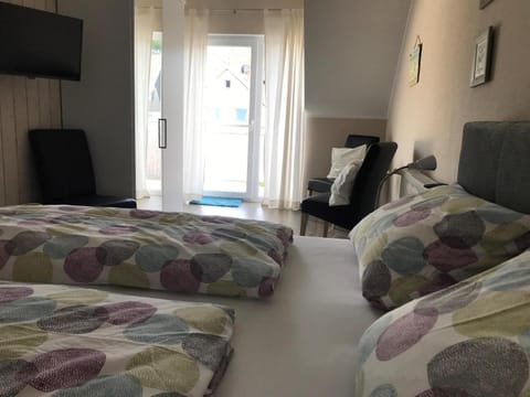 TV and multimedia, Photo of the whole room, Bedroom