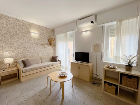 TV and multimedia, Living room, Bedroom, air conditioner