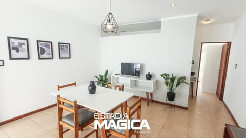 TV and multimedia, Seating area, Dining area