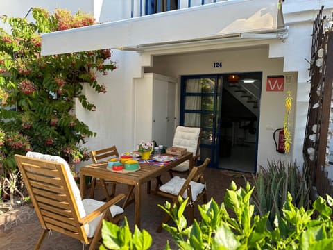 Patio, Day, Garden, Balcony/Terrace, Dining area, Garden view