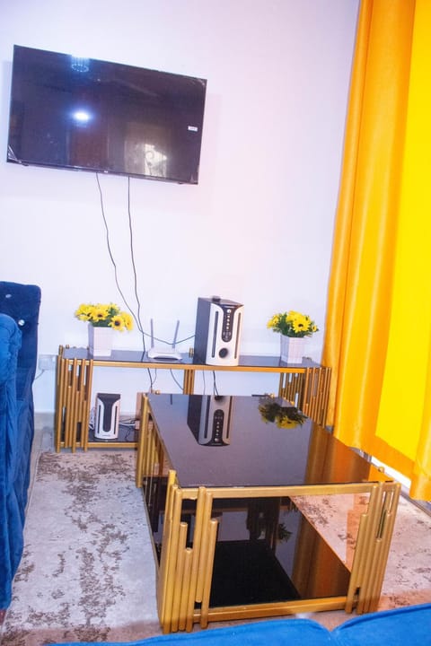 TV and multimedia, Living room, Seating area, Evening entertainment