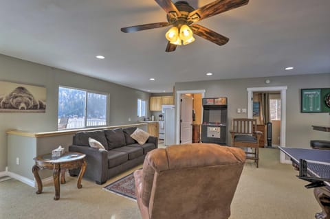 Lake Loon Hillside Cottage with Private Deck! House in Washington