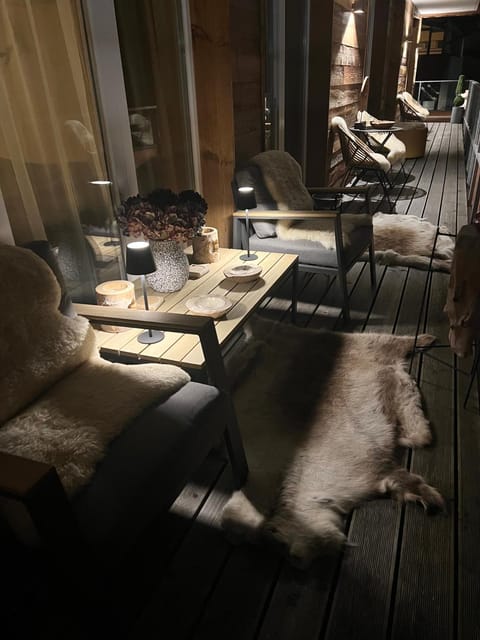 Balcony/Terrace, furniture