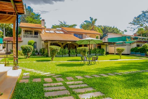 Property building, Day, Natural landscape, Garden, Garden view