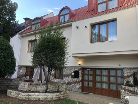 Property building, Day