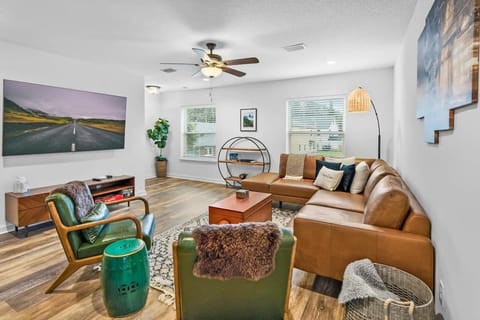 Downtown St Aug Home by Fountain of Youth Pool Spa by Beach Add Golf Cart House in Vilano Beach