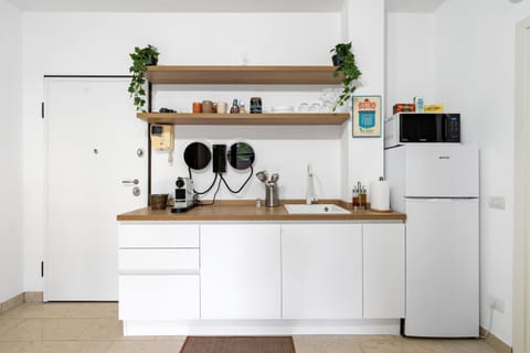 Coffee/tea facilities, Kitchen or kitchenette, minibar, stove, toaster, kitchen