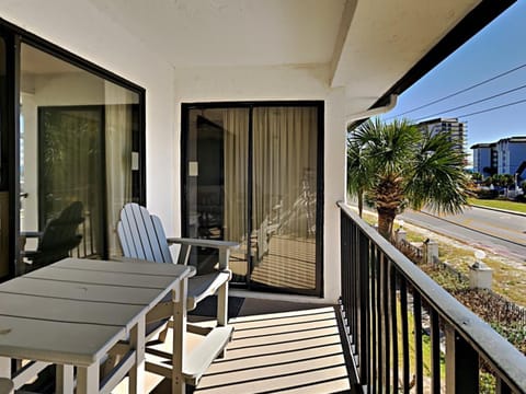 Balcony/Terrace, Seating area, Street view, furniture