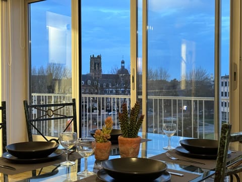 View (from property/room), Living room, Dining area, City view, City view, Landmark view, Landmark view