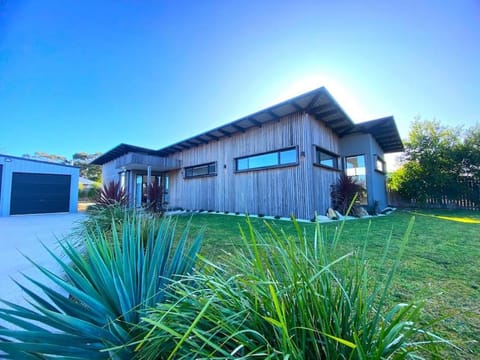 Property building, Day, Garden