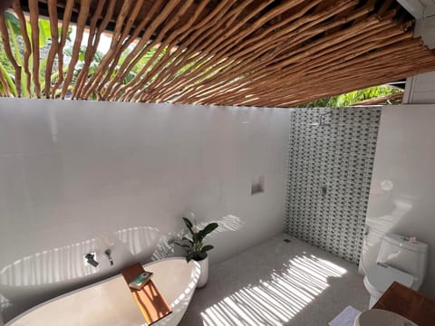 Shower, Toilet, Bed, Bathroom, Photo of the whole room, Bedroom, Bath, towels