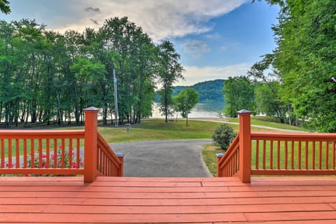 Ohio River Views Home with Fireplace and Deck! House in Indiana