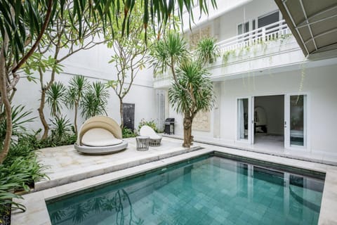 Patio, Day, Garden, Garden view, Pool view, Swimming pool, Swimming pool, sunbed