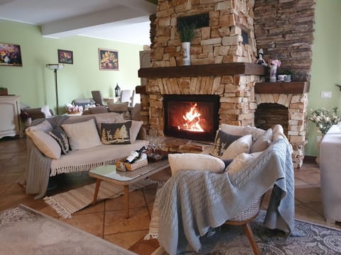 Living room, Seating area, fireplace