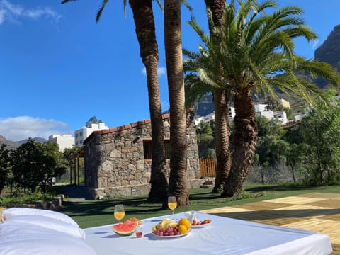 Property building, Breakfast