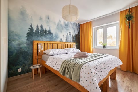 Bed, Bedroom, Garden view