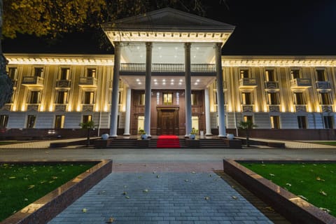 Facade/entrance, Night