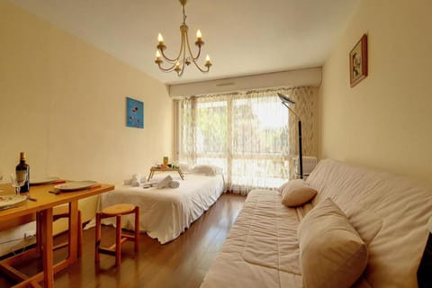 Quiet studio with balcony near the beach Apartment in Houlgate