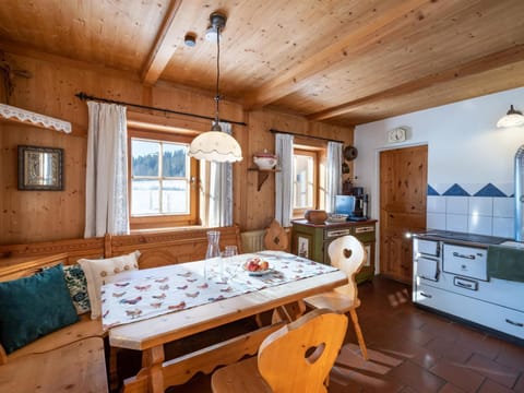 Kitchen or kitchenette, Seating area, Dining area