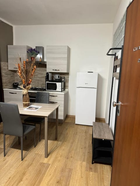 Kitchen or kitchenette, Dining area, minibar, pet friendly, stove