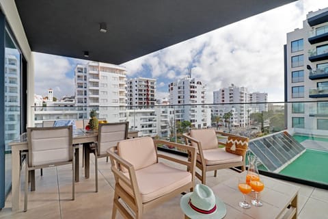 Property building, Balcony/Terrace, City view