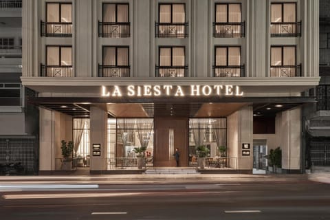 Property building, Facade/entrance, Day, Night, Property logo or sign, Logo/Certificate/Sign, Text overlay, City view, Street view, Location, Certificate/Award