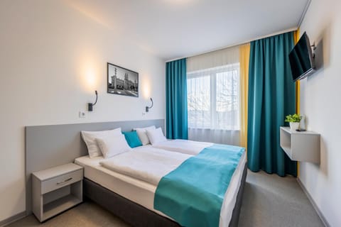 Communal lounge/ TV room, Bed, Coffee/tea facilities, Photo of the whole room, Seating area, Bedroom, air conditioner