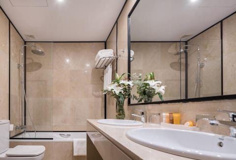 Toilet, Bathroom, Bath, towels