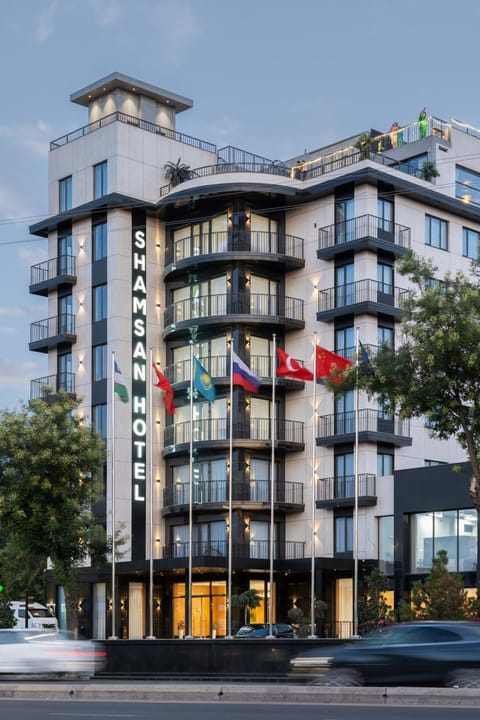 Property building, Day, Neighbourhood, City view, Street view, Location, Parking