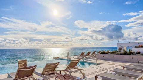 Mountain view, Sea view, Swimming pool, sunbed