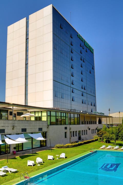 Facade/entrance, Swimming pool
