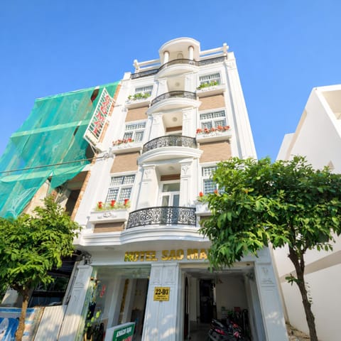 Property building, Day