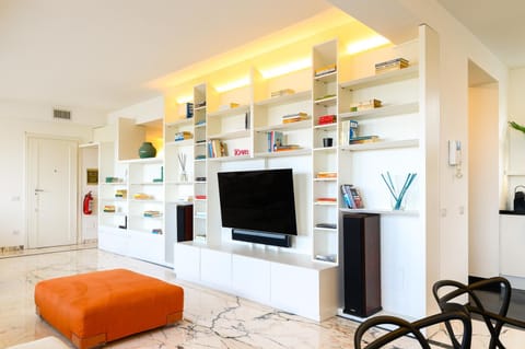 TV and multimedia, Living room, Seating area, Evening entertainment