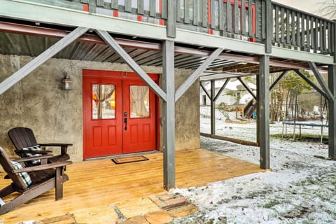 Mountain Retreat Less Than 4 Mi to Downtown Boone! Apartment in Brushy Fork