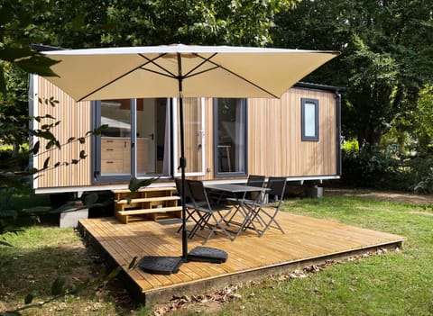 Property building, Patio, View (from property/room), Dining area