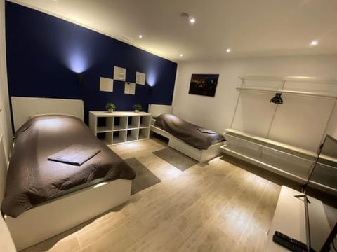 Bed, TV and multimedia, Bedroom, wardrobe