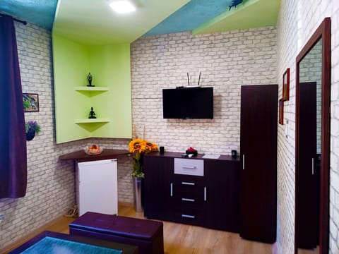 TV and multimedia, Living room, Seating area, oven